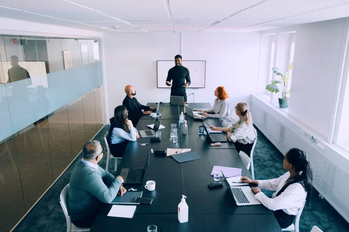 Meetingroom with people